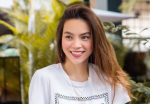 ho ngoc ha gay tranh cai khi binh luan duoi clip nghe si bach long dang ngoi an mot minh 2e9 4912632