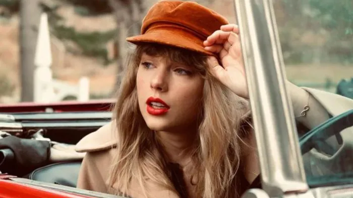 "Red" được lấy cảm hứng từ những mối tình cuồng nhiệt, cùng những tổn thương đã trải qua