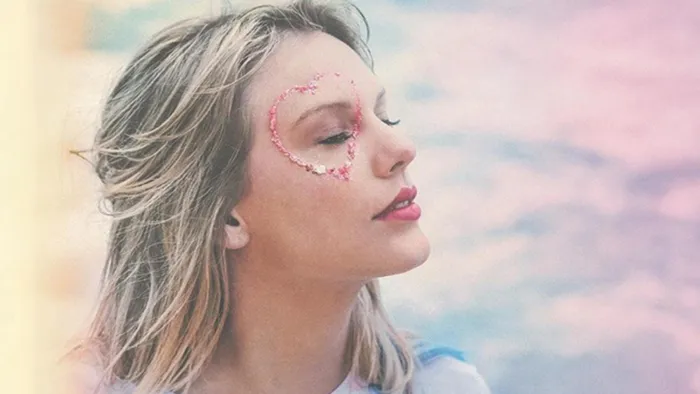 Năm 2019 chào đón sự trở lại của nàng rắn chúa sau hơn một năm vắng bóng với album phòng thu thứ bảy mang tên "Lover"