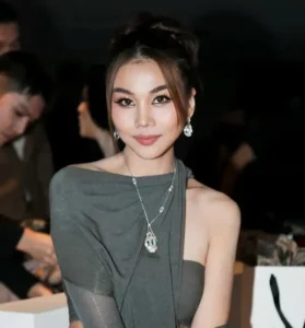 Cận cảnh bộ trang sức độc, lạ giá 5,5 tỉ đồng của Thanh Hằng