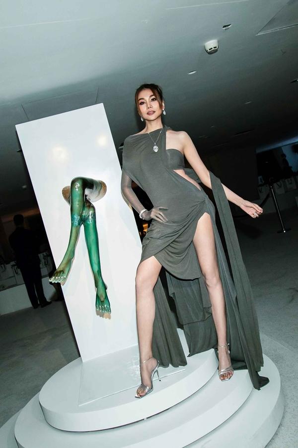 Cận cảnh bộ trang sức độc, lạ giá 5,5 tỉ đồng của Thanh Hằng-1