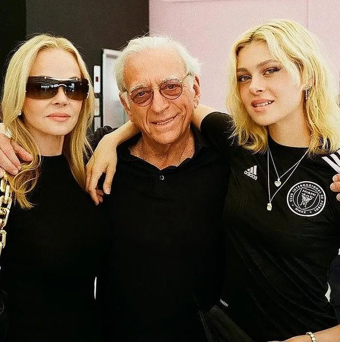 Những người tham gia phỏng vấn trong phim tài liệu chê bai cách hành xử của cha con nhà Peltz. Ảnh: IG.