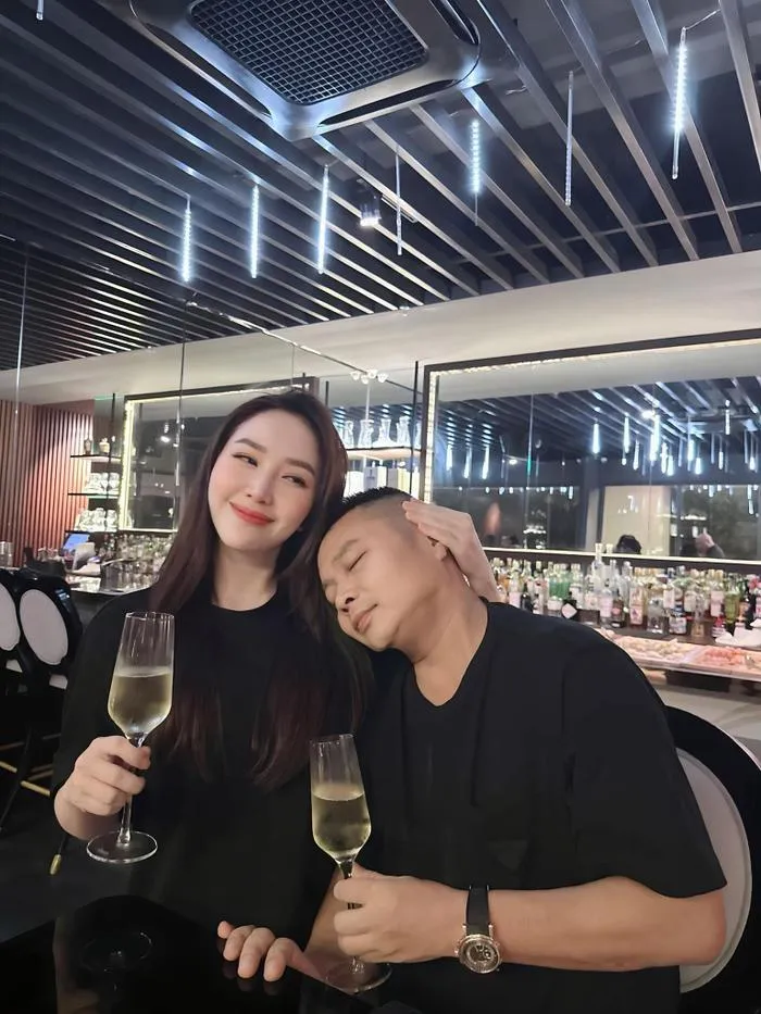 Bảo Thy hào hứng khoe ảnh kỉ niệm 4 năm kết hôn với chồng