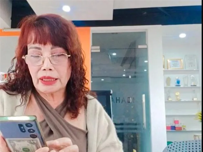 Cộng đồng mạng nhanh chóng nhận ra nhan sắc khác hoàn toàn của Thu Sao trên các buổi livestream.