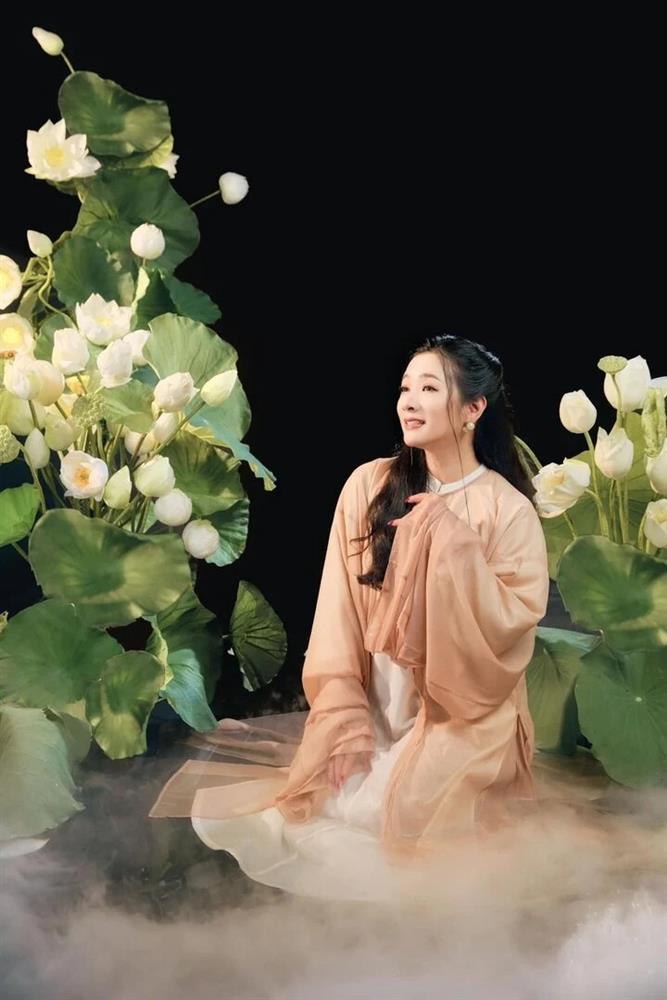 NSƯT Thanh Thanh Hiền đẹp mặn mà, yêu kiều ở tuổi 54 3 NSƯT Thanh Thanh Hiền đẹp mặn mà, yêu kiều ở tuổi 54-3