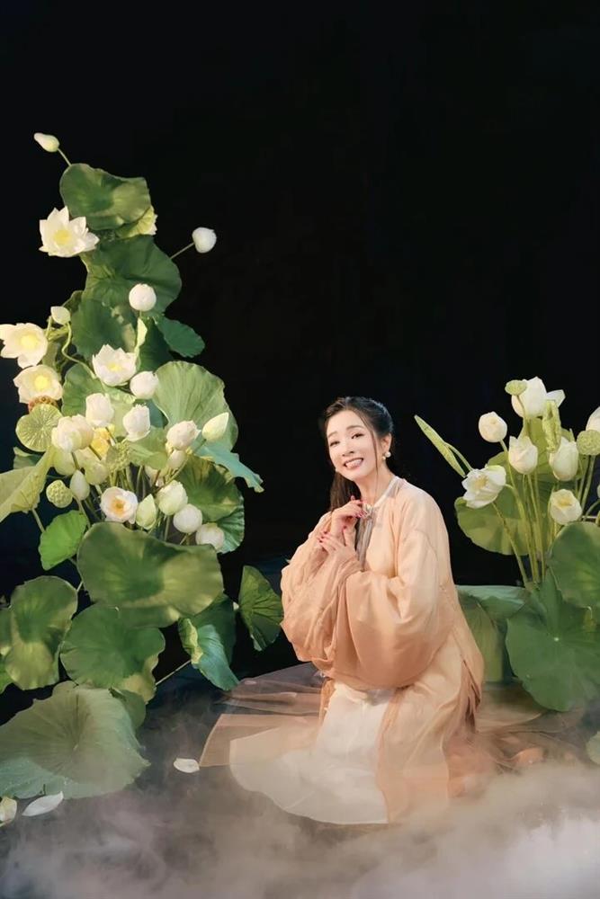 NSƯT Thanh Thanh Hiền đẹp mặn mà, yêu kiều ở tuổi 54 4 NSƯT Thanh Thanh Hiền đẹp mặn mà, yêu kiều ở tuổi 54-4