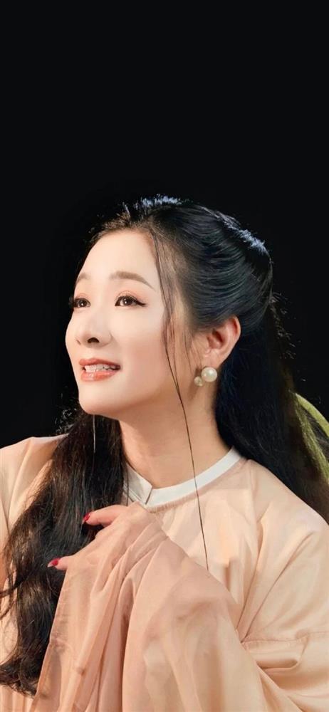 NSƯT Thanh Thanh Hiền đẹp mặn mà, yêu kiều ở tuổi 54 6 NSƯT Thanh Thanh Hiền đẹp mặn mà, yêu kiều ở tuổi 54-6