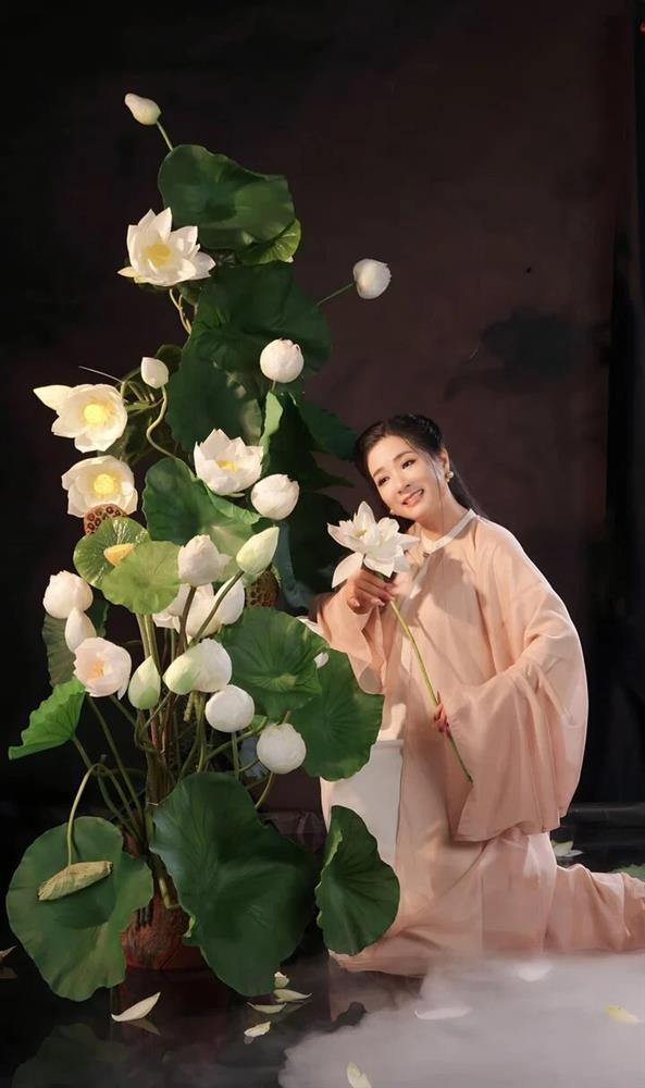 NSƯT Thanh Thanh Hiền đẹp mặn mà, yêu kiều ở tuổi 54 1 NSƯT Thanh Thanh Hiền đẹp mặn mà, yêu kiều ở tuổi 54-1