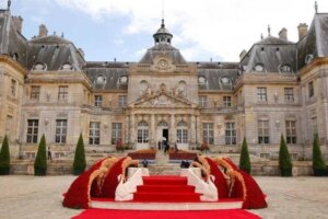 Nữ ca sĩ được mời hát đám cưới 30 phút, gia đình cô dâu chú rể trả gần 6 tỷ đồng