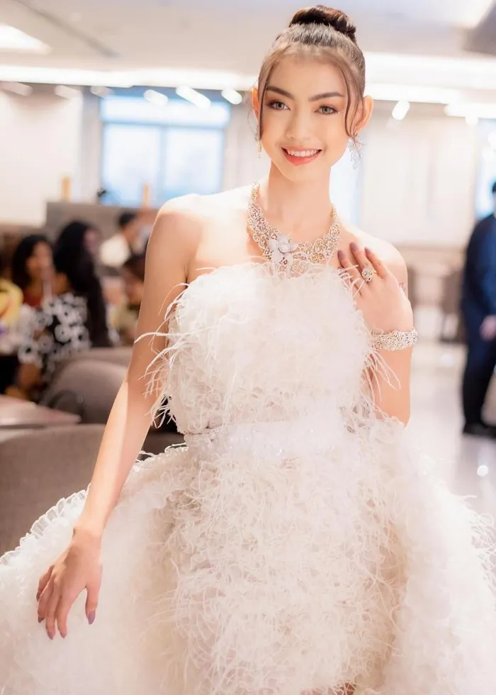 nu sinh moi 16 tuoi dang quang hoa hau hoa binh myanmar 2023 3508 10