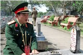 TẤM BIA VÀ BÀI THƠ CỦA LIỆT SĨ HOÀNG LỘC