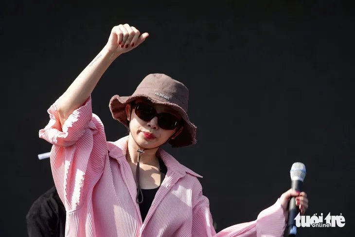 Nữ ca sĩ được các nhà sản xuất hàng đầu hậu thuẫn cho màn trình diễn của mình - Ảnh: HỮU HẠNH Tóc Tiên được các nhà sản xuất hàng đầu hậu thuẫn cho màn trình diễn của mình - Ảnh: HỮU HẠNH