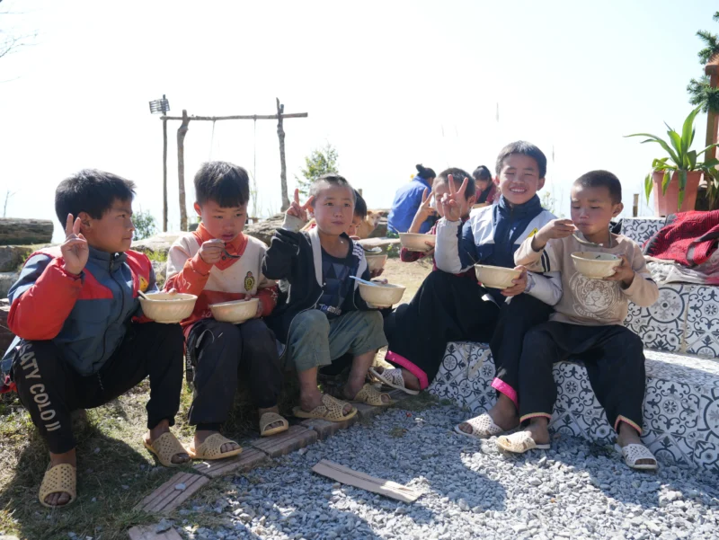 Du lịch thiện nguyện, trải nghiệm – Giáng sinh trên bản nhỏ 4 asdfasda