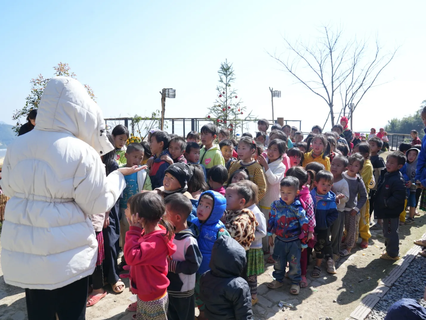 Du lịch thiện nguyện, trải nghiệm – Giáng sinh trên bản nhỏ 5 Du lịch thiện nguyện, trải nghiệm – Giáng sinh trên bản nhỏ