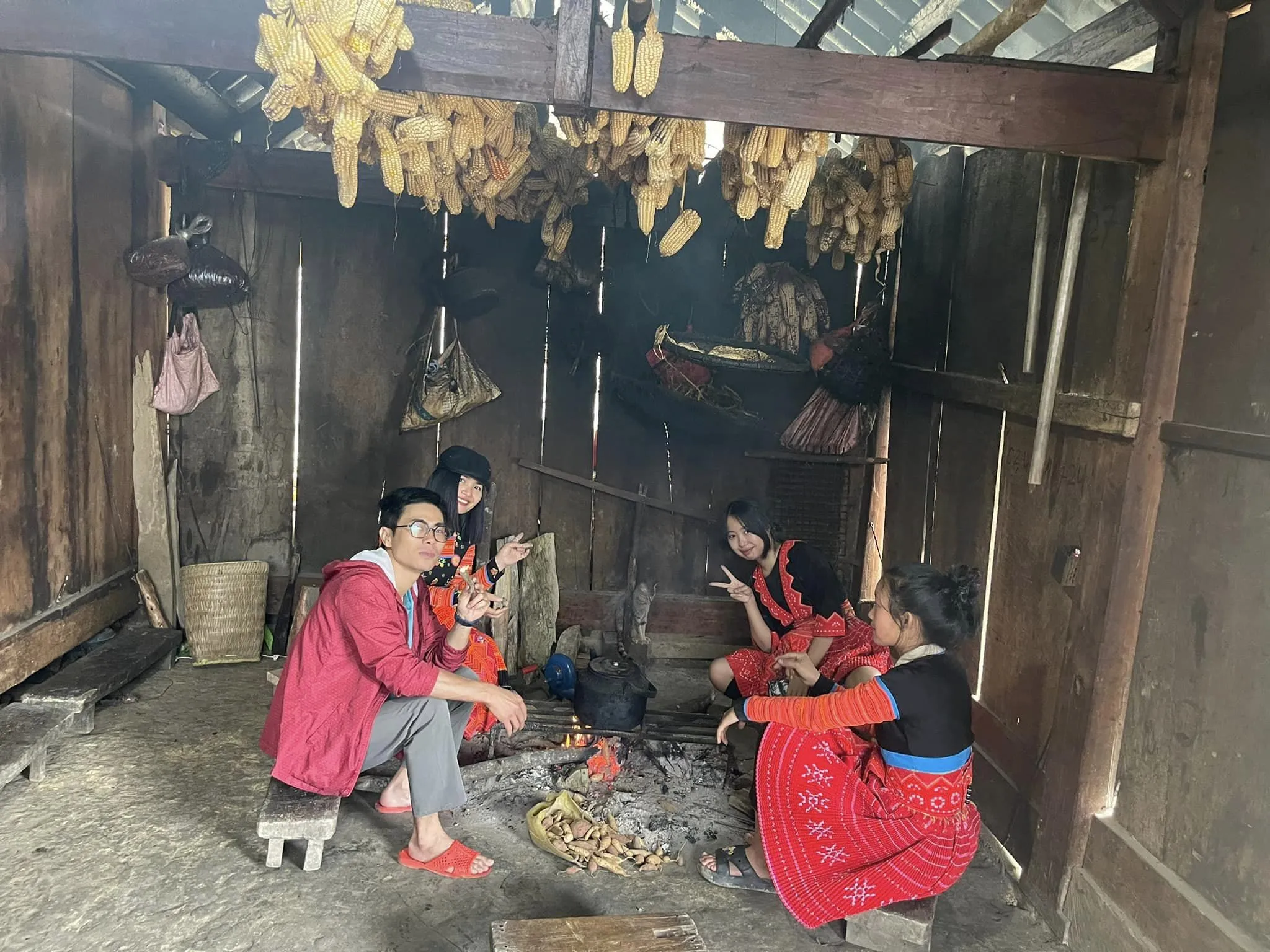 Du lịch thiện nguyện, trải nghiệm – Giáng sinh trên bản nhỏ 7 Du lịch thiện nguyện, trải nghiệm – Giáng sinh trên bản nhỏ